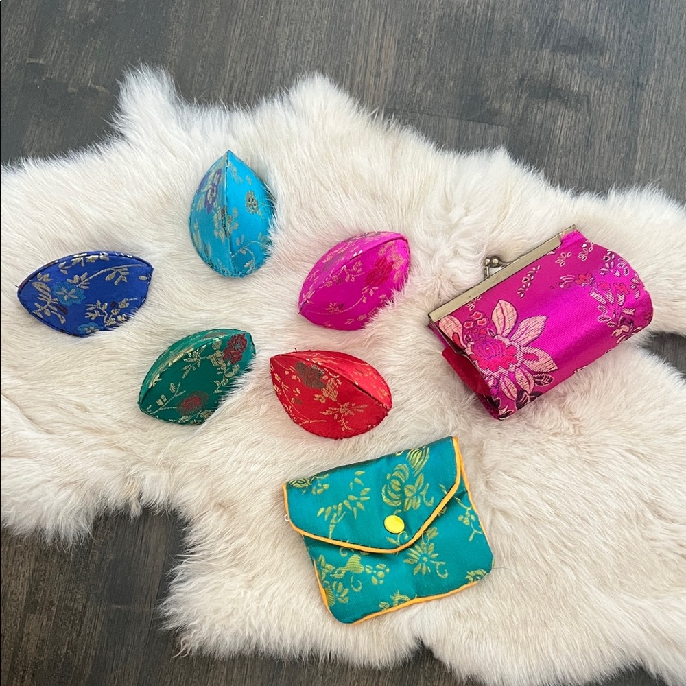 ORIENTAL COIN POUCH